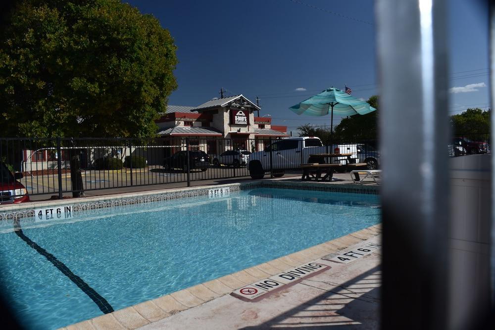 Super 8 By Wyndham Fredericksburg Hotel Buitenkant foto