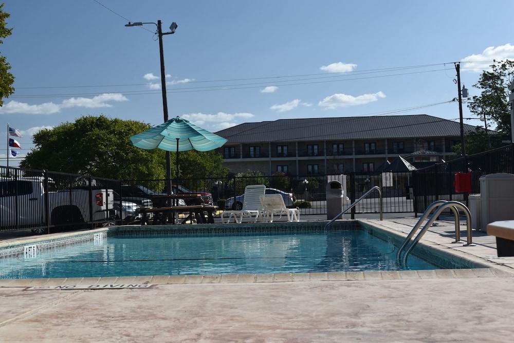 Super 8 By Wyndham Fredericksburg Hotel Buitenkant foto
