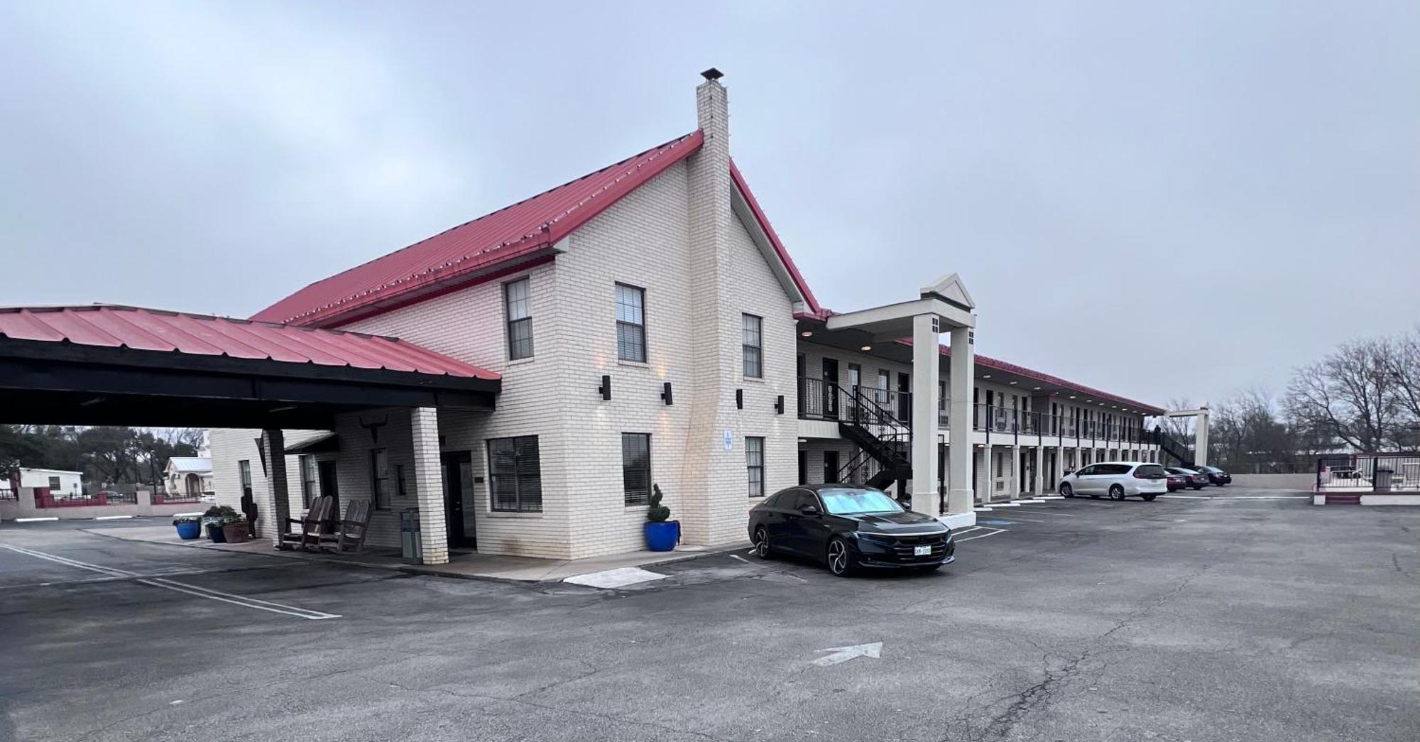 Super 8 By Wyndham Fredericksburg Hotel Buitenkant foto