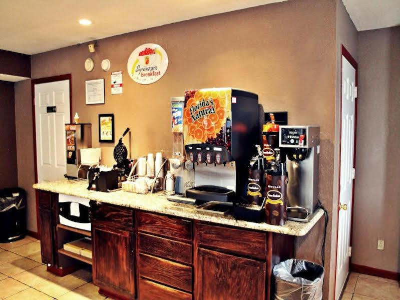 Super 8 By Wyndham Fredericksburg Hotel Buitenkant foto