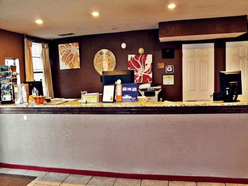 Super 8 By Wyndham Fredericksburg Hotel Buitenkant foto